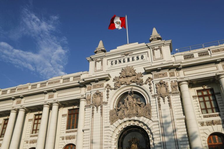 Congreso deroga decreto que frenaba avance de la minería ilegal